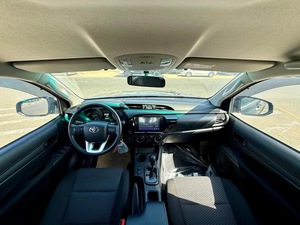 NUEVA TOYOTA HILUX SR5 2025, 2.5L V4 AWD SPORT, 0KM, 299HP, 5 PLAZAS, 6 CILINDROS, TRANSMISIÓN AUTOMÁTICA - Product Image 2