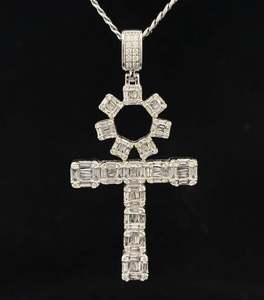 Colgante Ankh Chapado en Oro Blanco de 14K con Diamante Moissanita de Corte Princesa Estilo HipHop - Product Image 1