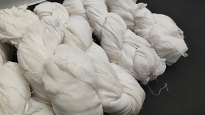 ริบบิ้นผ้าไหมชีฟองสีขาวรีไซเคิล ทำจากเส้นใยธรรมชาติ เป็นมิตรกับสิ่งแวดล้อม เหมาะสำหรับงานถักไหมพรม ทำเครื่องประดับ งานศิลปะจากเส้นใย และงานทอผ้า - Product Image 4