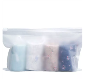 Sac en plastique PE transparent à fermeture éclair avec logo personnalisé pour le stockage durable des vêtements de la maison - Product Image 4