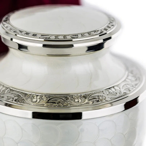 Urnas de cremación de metal hechas a mano personalizadas OEM, urnas funerarias de metal, urnas funerarias de la mejor calidad, suministro a granel de La India - Product Image 3