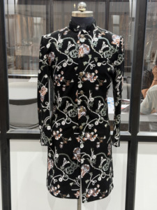 Traje Sherwani Bandhgala Indo-Occidental Negro con Bordado Floral para Hombre, para Bodas y Fiestas, de Secado Rápido y Sin Arrugas - Product Image 2