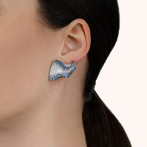 Anillo Moderno de Platino con Zafiro Azul en Pavé, Diseño Geométrico, Joyería de Diseño - Product Image 3