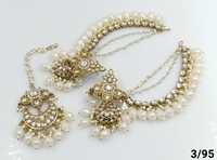Parure de boucles d'oreilles chandelier et mangtiika indiennes traditionnelles, plaquées or, en alliage, avec perles d'imitation et zircon, motif floral, style Mehendi