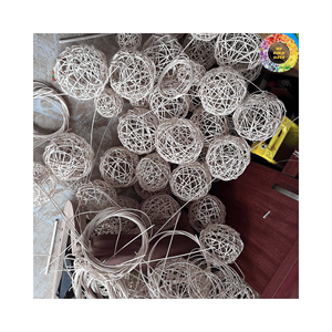 Vente en gros de boules de rotin tissées décoratives, de boules de sepaktakraw et de boules de sola pour les ornements de Noël et la décoration intérieure - Product Image 5