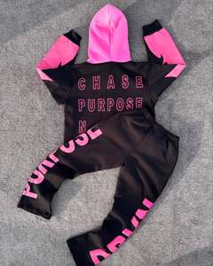 ชุดเซ็ตเสื้อฮู้ดซิปสีดำชมพูสุดหรู พร้อมกางเกงขายาวลายกราฟิก DRIVEN PURPOSE สไตล์สตรีทแวร์ ดีไซน์โอเวอร์ไซส์ - Product Image 1
