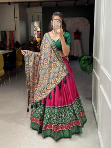 ชุดคอลเล็คชั่นปาร์ตี้แบบพรีเมี่ยมที่ได้รับความนิยมมากที่สุดเสื้อ dola Silk lehenga choli กับ dupatta พิมพ์ลายและฟอยล์ส่งออกจากอินเดีย - Product Image 2