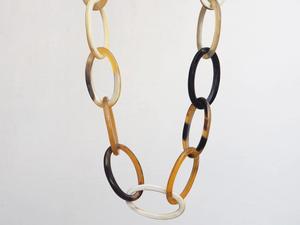 Collar de Lujo Hecho a Mano con Cuerno de Búfalo, Joyería Natural y Sostenible para Mujer, Alta Calidad - Product Image 3
