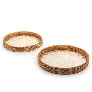 Plateau élégant en rotin rond tissé à la main avec motif de créateur accrocheur parfait pour les collations et les boissons à la table basse - Product Image 5