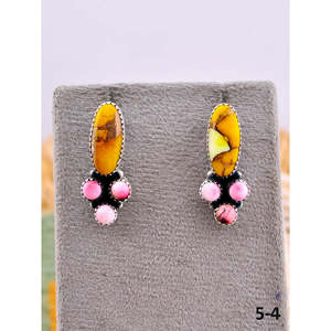 Boucles d'oreilles clous style sud-ouest en argent sterling et pierres multiples, sertissage clos - Product Image 1