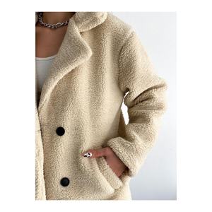 Cappotto in pelliccia sintetica a quattro bottoni da donna - Product Image 3