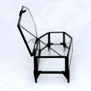 Beau cadre en laiton noir mat fait à la main boîte de rangement en forme de cercueil boîte en verre de luxe utilisation à la maison bijoux indiens en métal - Product Image 2