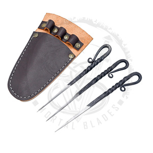 Juego de cuchillos y brochetas vikingos forjados a mano con mango de hierro trenzado y funda de cuero, juego de brochetas para shish kebab, brochetas de acero para barbacoa - Product Image 1