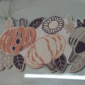 Fournisseur et fabricant en gros de chemins de table perlés par Refratex India, fabriqué en Inde pour une qualité supérieure et un prix bas - Product Image 1