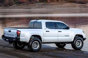 Toyota Tacoma Limited 2023, Doble Cabina, 4x4, Motor V6 de 3.5 Litros, Kit de Elevación de 2.5 Pulgadas con Amortiguadores King - Product Image 4