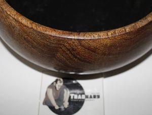 Tazón de comida para perros de madera pulida tradicional sostenible y pintado con esmalte - Product Image 4