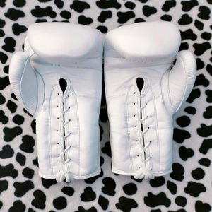 Gants de boxe de haute qualité, tendance et parfaits pour la boxe, le MMA, le kickboxing et le sparring, avec lacets, design OEM, gants de boxe de qualité supérieure. - Product Image 5