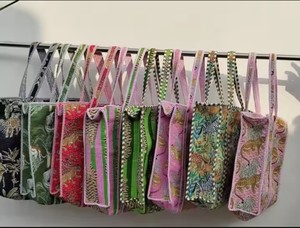 Bolso de mano acolchado con estampado de algodón indio para mujer, bolso de hombro bordado con cierre de cremallera - Product Image 2