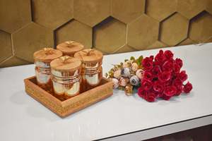 Plateau en bois d'acacia avec poignées pour servir des boissons, du thé, des desserts, le dîner, le petit-déjeuner 30,48 cm X 30,48 cm X 4,06 cm - Product Image 4