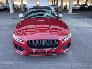 รถยนต์ขายดีที่สุดปี 2024 Jaguar XE P300 Sport AWD 2.0L Turbo เกียร์อัตโนมัติ 8 สปีด 300 แรงม้า - Product Image 3