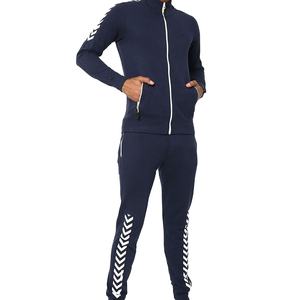 Conjunto deportivo para hombre diseñado para entrenamientos en el gimnasio, correr, trotar, entrenamiento al aire libre y un estilo de vida activo informal moderno. - Product Image 1