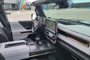 GMC Hummer EV 3X Pickup Usada 2024 - Product Image 4