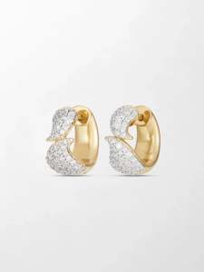 Petites boucles d'oreilles Baby Flick avec diamants ronds de 0,78 ct G-H VS, diamants cultivés en laboratoire, en or jaune 14 carats, pour un look décontracté et élégant. - Product Image 3