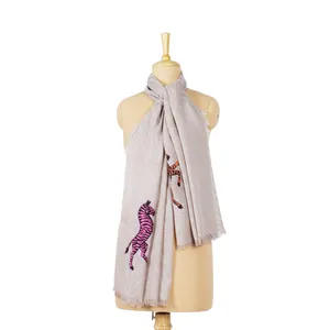 Esta temporada de invierno Estancia cálida y de moda con bufanda Jacquard Bufanda hecha a mano con estampado de cebra