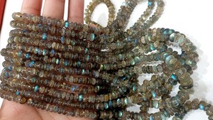 Natural azul llamativo labradorita Rondelle liso 4 a 8mm cuentas graduadas vendidas por hebra 8 pulgadas de largo - Product Image 2