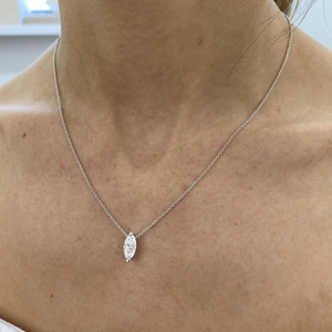 Collier pendentif solitaire en or massif 14 carats avec diamant de laboratoire de qualité supérieure de 1 carat, taille marquise, certifié IGI, haute couture - Product Image 2