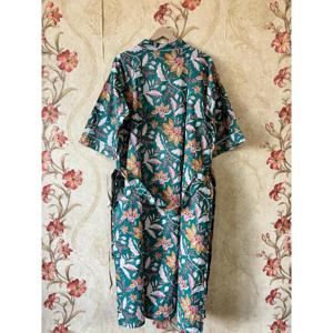 Bata Kimono Artesanal con Estampado Animal, Algodón Orgánico, Ligera, Ropa de Dormir Sostenible para Mujer, Cierre con Cordón - Product Image 4