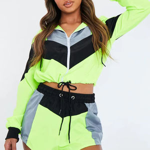 Conjunto Deportivo de 2 Piezas para Mujer, Tendencia 2024, Chaqueta Cortavientos con Bloques de Color y Pantalones Cortos, Estilo Urbano Deportivo - Product Image 4