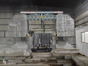 Máquina de sierra multihilo de alta calidad con panel automático PLC Máquina de sierra multihilo hecha de metal duradero para usos industriales - Product Image 2