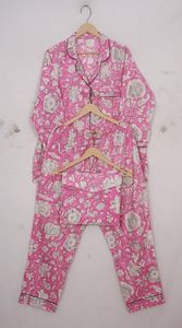 Conjunto de traje de noche de algodón floral Rosa romántico, ropa de dormir de 3 piezas con bolsa, Conjunto de pijama de sueños botánicos - Product Image 2