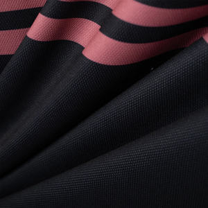 เสื้อโปโลลายทางน้ำหนักเบาทำขึ้นสำหรับผู้ชายที่กำลังมองหาความสบายและสไตล์เหนือกาลเวลา - Product Image 5