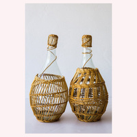 Support de carafe en rotin luxueux fait main, détails bohèmes inspirés des animaux, style côtier, couleur personnalisable pour baptême et anniversaire