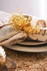 Rond de serviette bouquet de perles de cristal doré Décoration intérieure unique et centre de table pour table à manger ou fête Design floral - Product Image 3