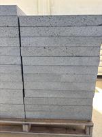Pierre d'Andésite 100% Naturelle, Surface Taillée Traditionnelle, Taille Personnalisée, Gris, Fabriquée en Turquie, Qualité Durable, Pierre pour Aménagement Paysager de Parcs