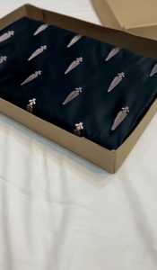 Sari Banarasi Mashroo con Tejido Jacquard de Hojas, Pallu Rico en Toda la Prenda, para Fiestas Tradicionales, con Drapeados Hechos a Mano, para Todas las Estaciones y Protección Solar - Product Image 4