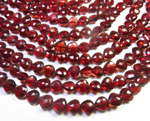 High Quality Natural <b>Red</b> Mozambique African Garnet Heart Cut Center-Drilled Gemstone <b>Beads</b> 6-8mm 4" Strand - Product Image 2