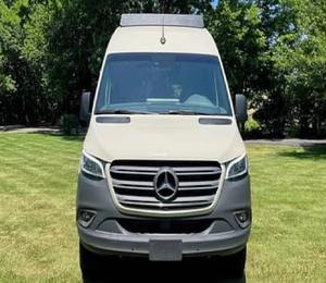 SUV Merccedes-Benzz 2022, conduite à gauche, transmission intégrale, moteur atmosphérique, automatique, intérieur en cuir de luxe, jantes R18, feux LED - Product Image 1