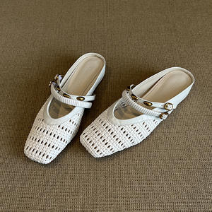 รองเท้าผ้าใบผู้หญิงแบบสวม สไตล์ลำลอง ใส่สบาย ระบายอากาศดี แฟชั่นฤดูร้อน พื้นยาง - Product Image 3