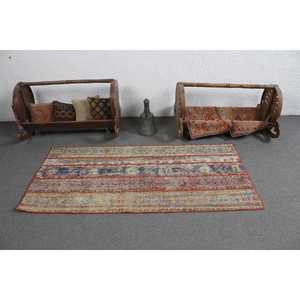 Tapis turc à accents floraux, 2,7 x 5,8 pieds, bleu et rouge, en laine vintage - Product Image 3