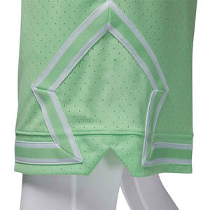 Pantalones cortos de malla de doble capa personalizados de fabricante de alta calidad con bolsillos ideales para entrenamiento de gimnasio correr y ropa informal - Product Image 3