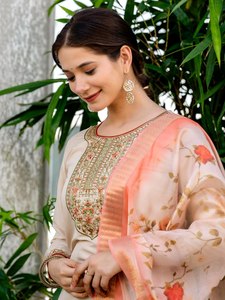 Kurti Bordado con Diseño de Espejo para Mujer |   Kurta Étnica Estampada al por Mayor para Oficina, Viajes y Uso Diario - Product Image 3