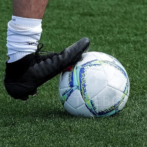 Gants de boxe sur mesure de haute qualité légers à séchage rapide respirants avec étiquette personnalisée directement fabriqués au Pakistan - Product Image 5