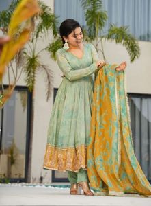 ชุดยาวยี่ห้อ Anarkali ดีไซเนอร์เสน่ห์สำหรับเพื่อนเจ้าสาวที่จะเฉิดฉายโดยไม่ขโมยสปอตไลท์ - Product Image 2