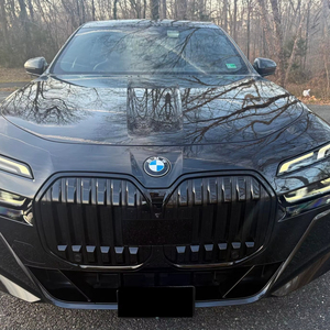2023 760i xDrive, V8 biturbo de 536 hp, tracción en las cuatro ruedas, altamente equipado, sin modificar - Product Image 1