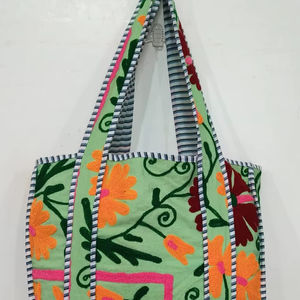 Bolso de Hombro Boho Hippie para Mujer, Bordado Suzani, Hecho a Mano, Vintage, de Gran Capacidad, Suave y Ecológico - Product Image 1