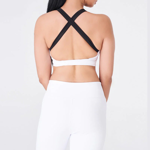 Soutien-gorge de sport sans couture léger avec logo avant pour femmes OEM ODM avec bretelles réglables et coussinets amovibles-dernière conception - Product Image 4